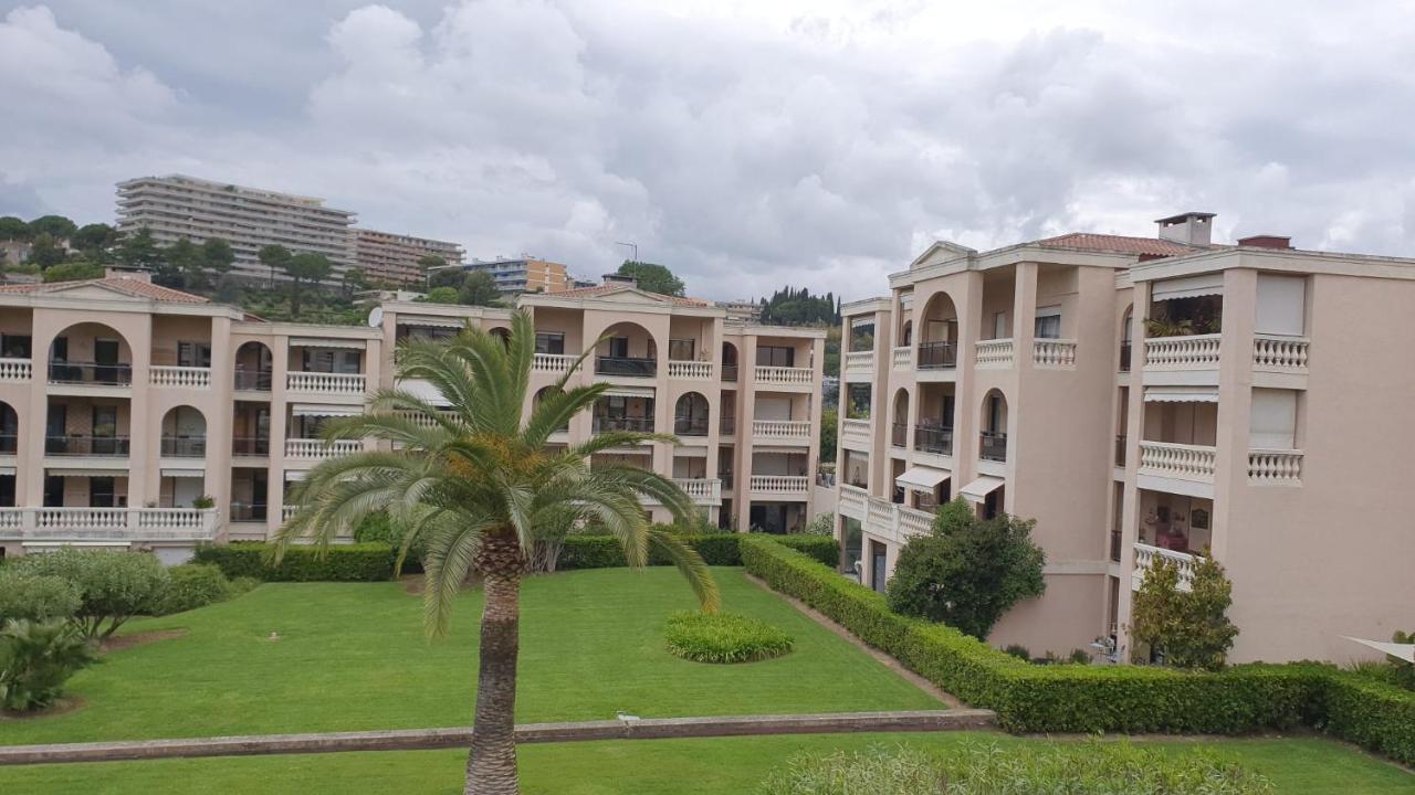 Domaine D'Ahmosis, Modern 2 Bedrooms Refurbished Apartment, F3 Moderne Fraichement Renove لو كانيت المظهر الخارجي الصورة